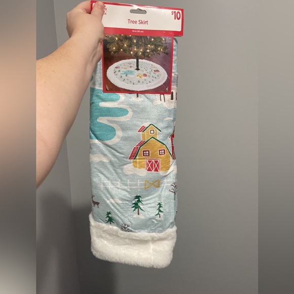 Christmas tree skirt NEW beautiful winter Christmas scene white fur silver 40 in - Picture 2 of 7